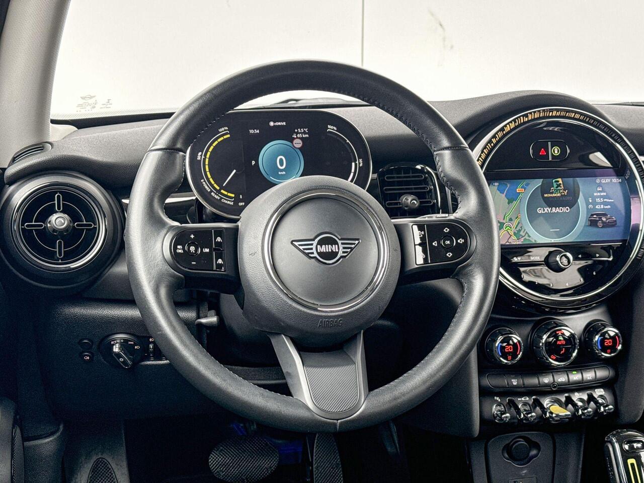 Mini Electric Resolute Edition 33 kWh Achteruitrij Camera / Adaptive Cruise Control / Led Koplampen / Apple car Play