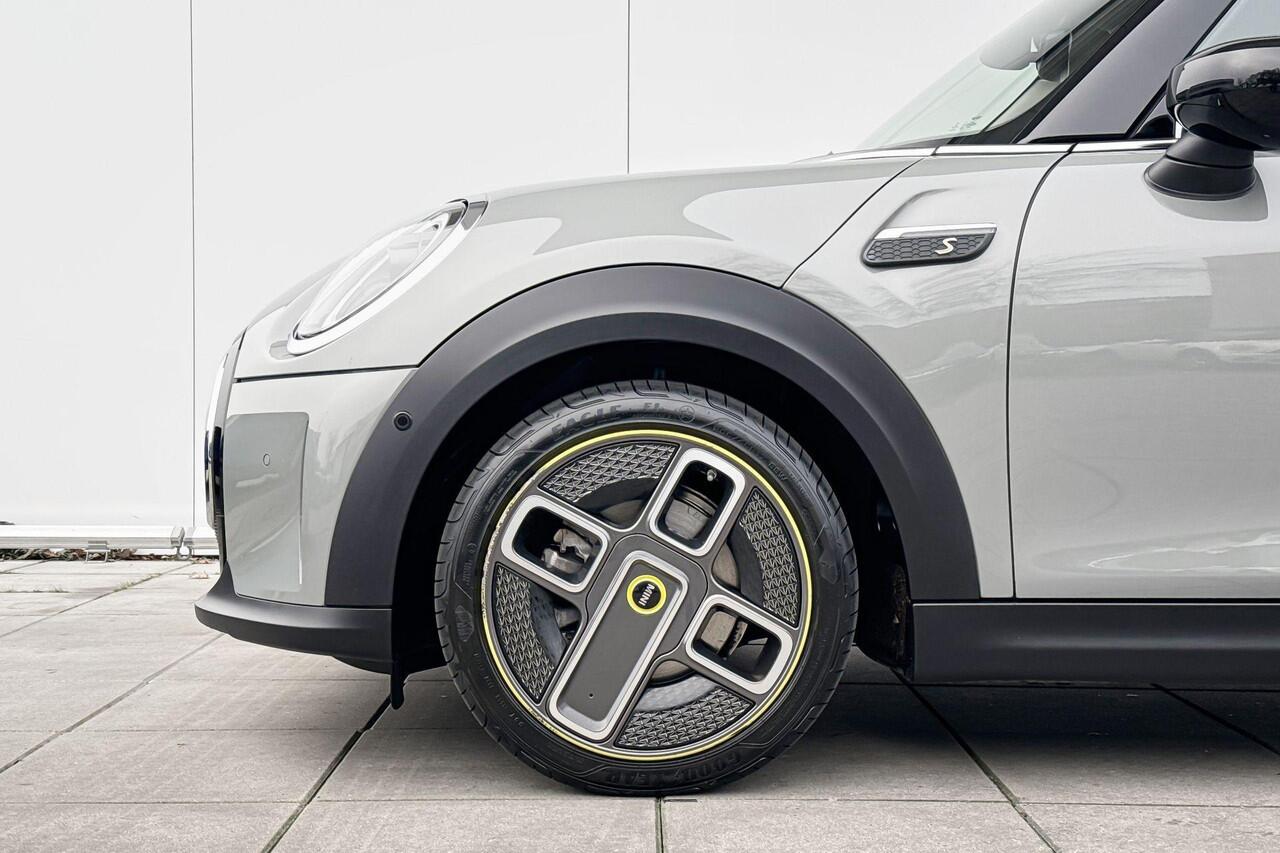 Mini Electric Resolute Edition 33 kWh Achteruitrij Camera / Adaptive Cruise Control / Led Koplampen / Apple car Play
