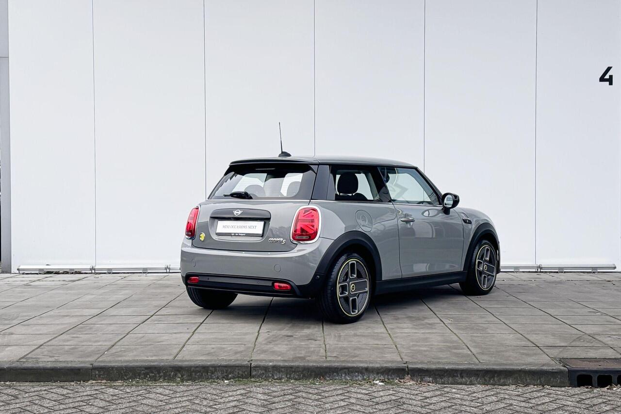 Mini Electric Resolute Edition 33 kWh Achteruitrij Camera / Adaptive Cruise Control / Led Koplampen / Apple car Play