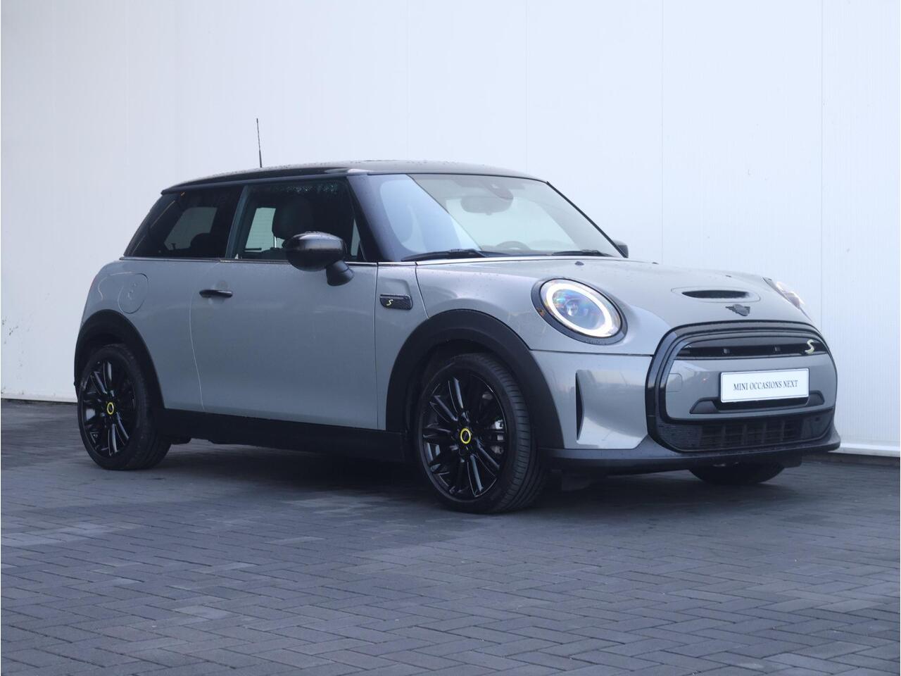 Mini Electric Mini Business Edition 33 kWh Achteruitrijcamera/ Comfort Access/ Panoramadak/ Sportstoelen/ Stoelverwarming/ Cruise Control/ Stuurwiel verwarming