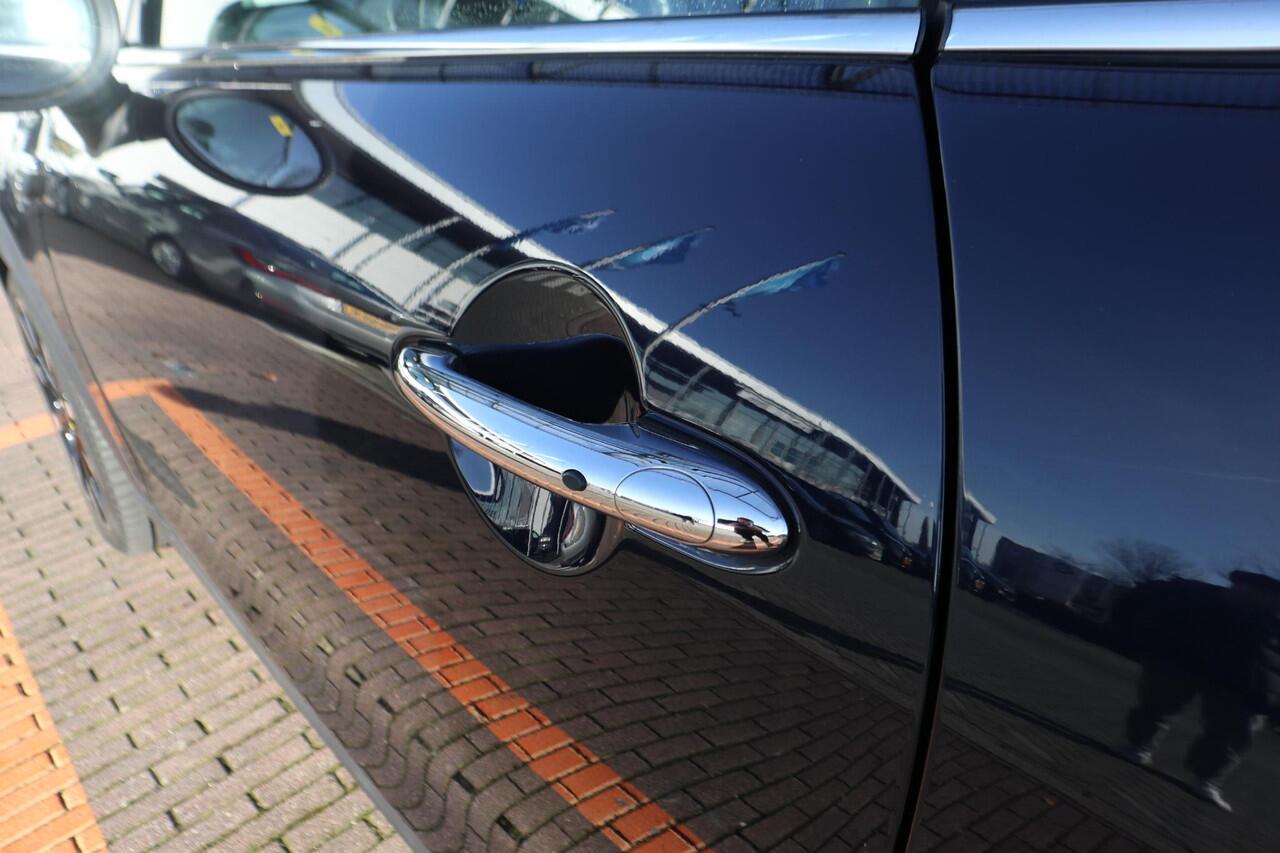 Mini Electric | Panorama Dak | Comfort Access | Achteruitrijcamera | Stoelverwarming