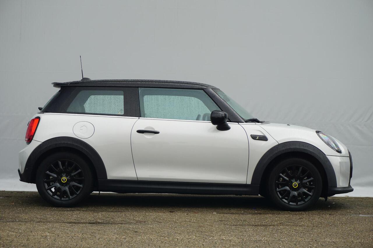 Mini Electric 3-deurs | Navigatiesysteem | Climate Control | Parkeersensoren | Sportstoelen | Regen- en Lichtsensor | NEXT