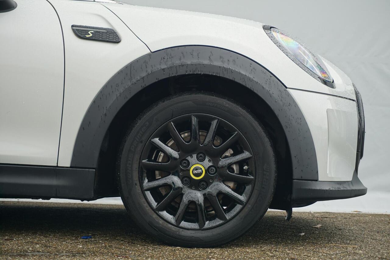 Mini Electric 3-deurs | Navigatiesysteem | Climate Control | Parkeersensoren | Sportstoelen | Regen- en Lichtsensor | NEXT