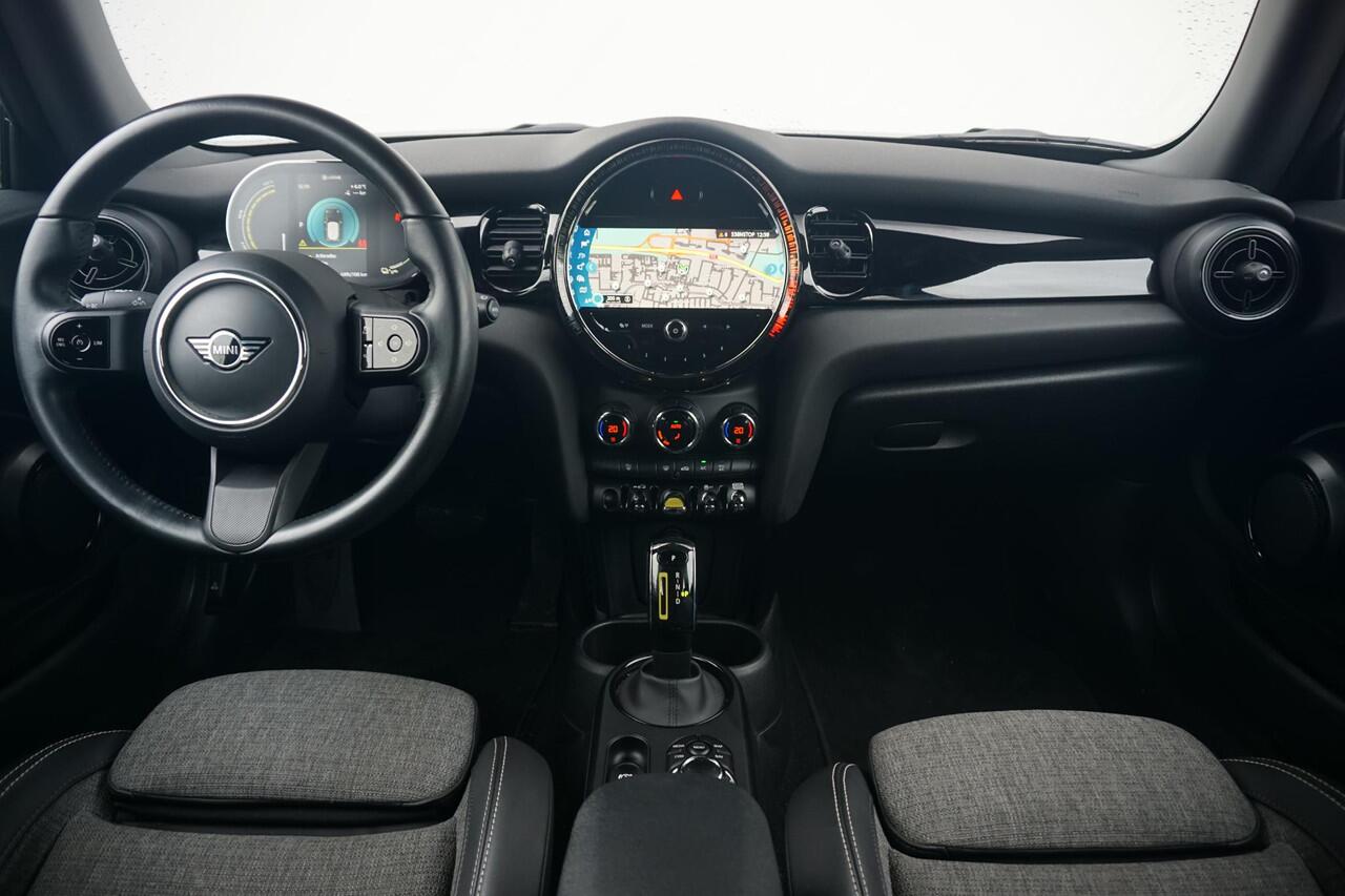 Mini Electric 3-deurs | Navigatiesysteem | Climate Control | Parkeersensoren | Sportstoelen | Regen- en Lichtsensor | NEXT