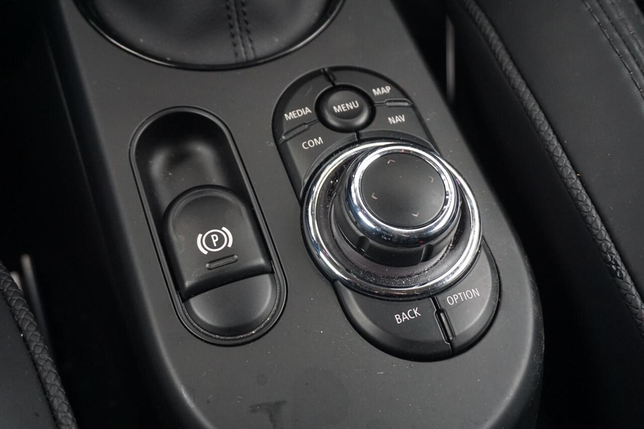 Mini Electric 3-deurs Resolute Edition | Yours vollederen sportstoelen | Stuur- en stoelverwarming | Harman Kardon | Head-Up Display | Camera | Comfort Access | Navigatiesysteem | NEXT