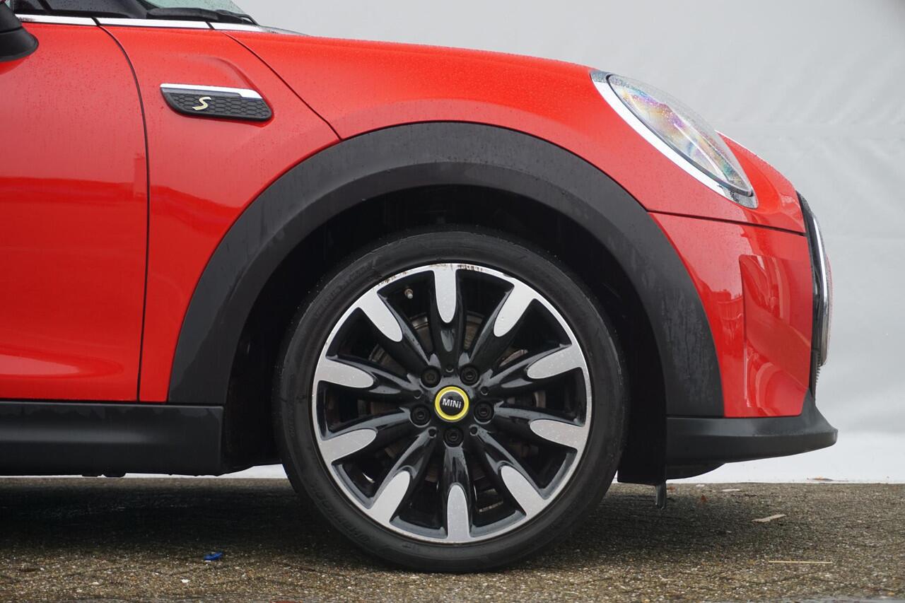 Mini Electric 3-deurs Resolute Edition | Yours vollederen sportstoelen | Stuur- en stoelverwarming | Harman Kardon | Head-Up Display | Camera | Comfort Access | Navigatiesysteem | NEXT