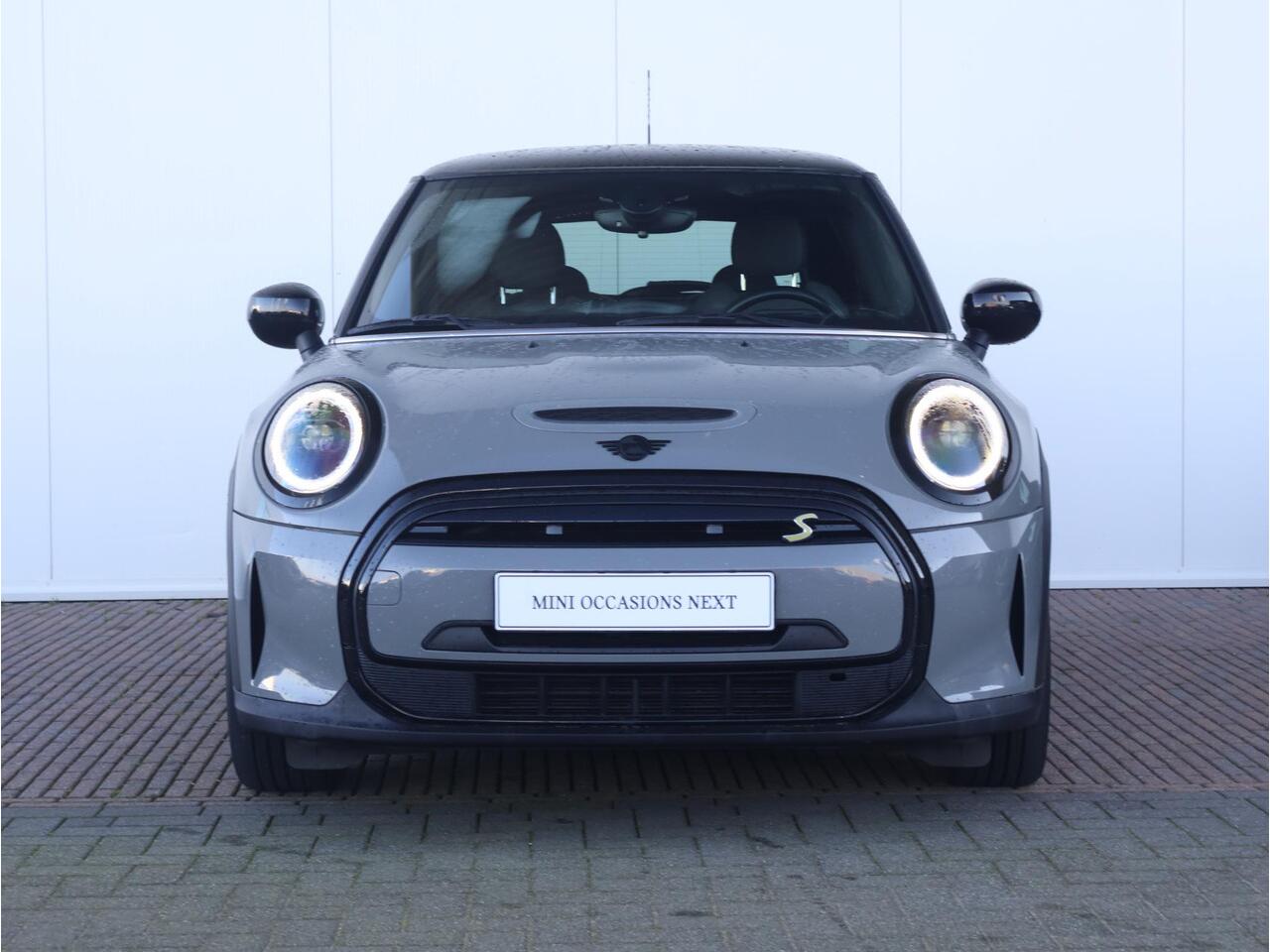 Mini Electric Mini Business Edition 33 kWh Stoelverwarming/ Stuurwiel Verwarming/ Navigatie/ Sportstoelen/ Cruise Control/ Comfort Acces/ Parkeersensoren