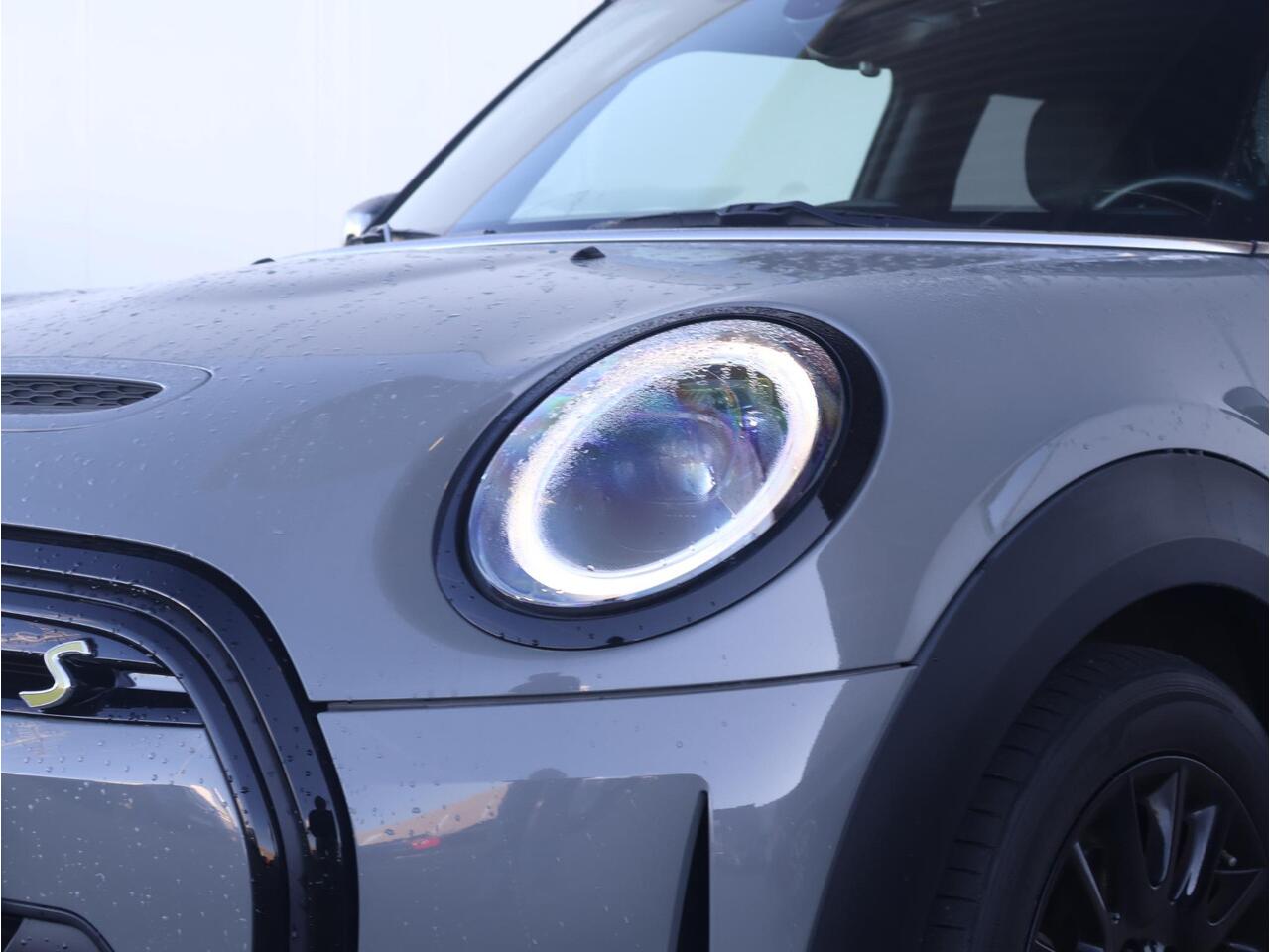 Mini Electric Mini Business Edition 33 kWh Stoelverwarming/ Stuurwiel Verwarming/ Navigatie/ Sportstoelen/ Cruise Control/ Comfort Acces/ Parkeersensoren