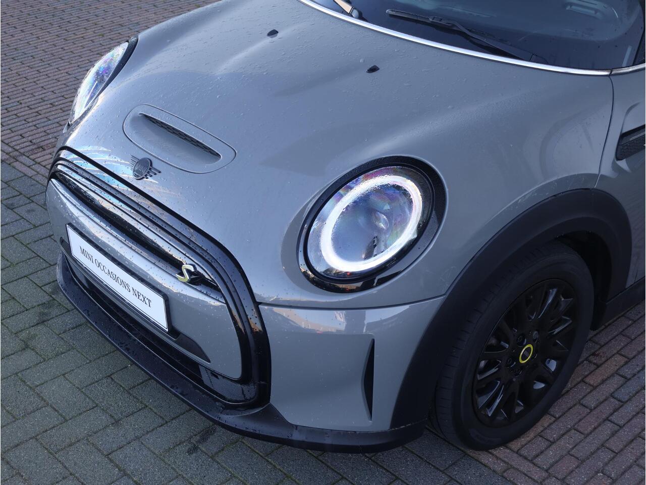 Mini Electric Mini Business Edition 33 kWh Stoelverwarming/ Stuurwiel Verwarming/ Navigatie/ Sportstoelen/ Cruise Control/ Comfort Acces/ Parkeersensoren