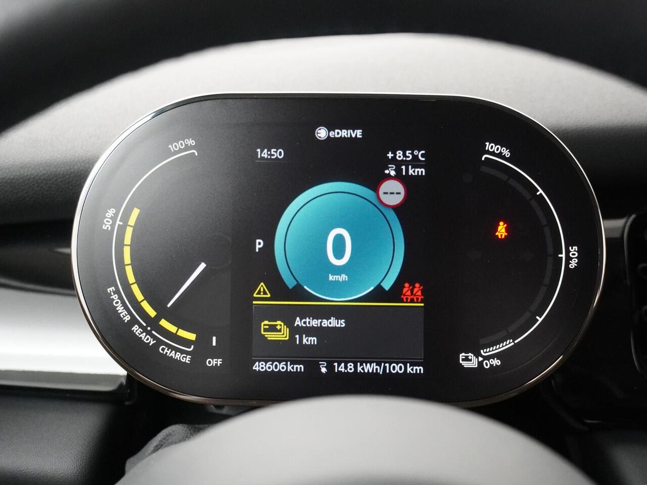 Mini Electric 3-deurs Classic 33 kWh | Stuur- en stoelverwarming | Camera | Parkeersensoren | Active Cruise Control | Navigatie |