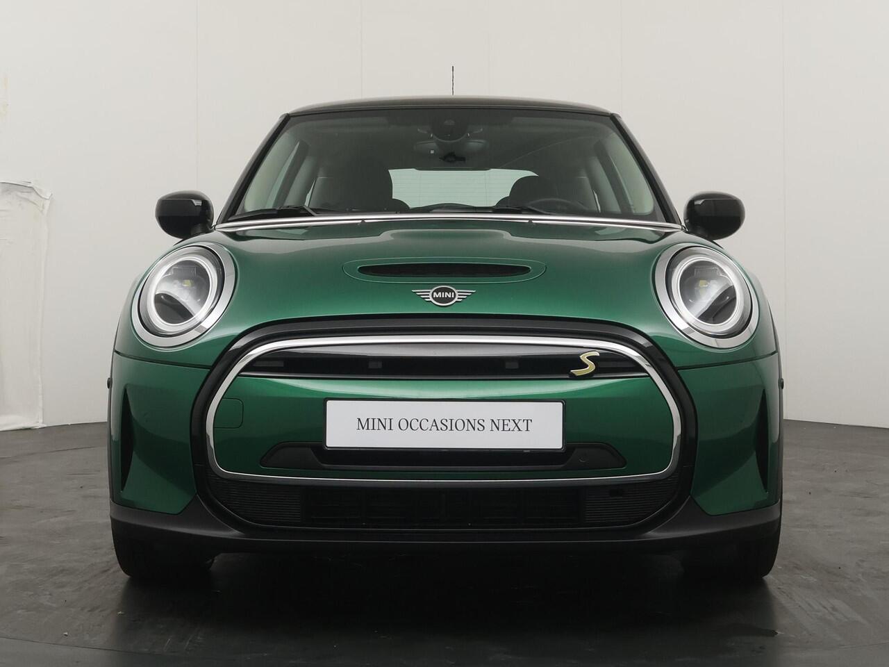 Mini Electric 3-deurs Classic 33 kWh | Stuur- en stoelverwarming | Camera | Parkeersensoren | Active Cruise Control | Navigatie |