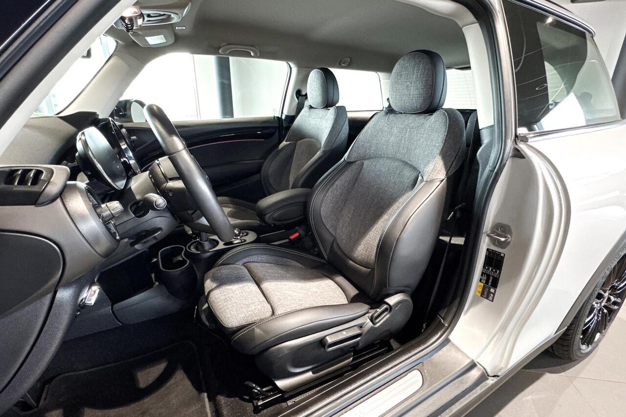 Mini Electric Classic | Stoelverwarming | Achteruitrijcamera | Driving Assistant Plus |