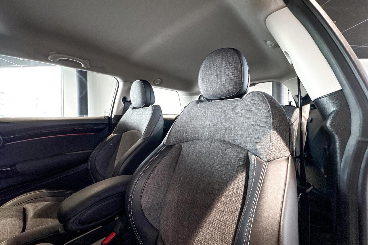 Mini Electric Classic | Stoelverwarming | Achteruitrijcamera | Driving Assistant Plus |