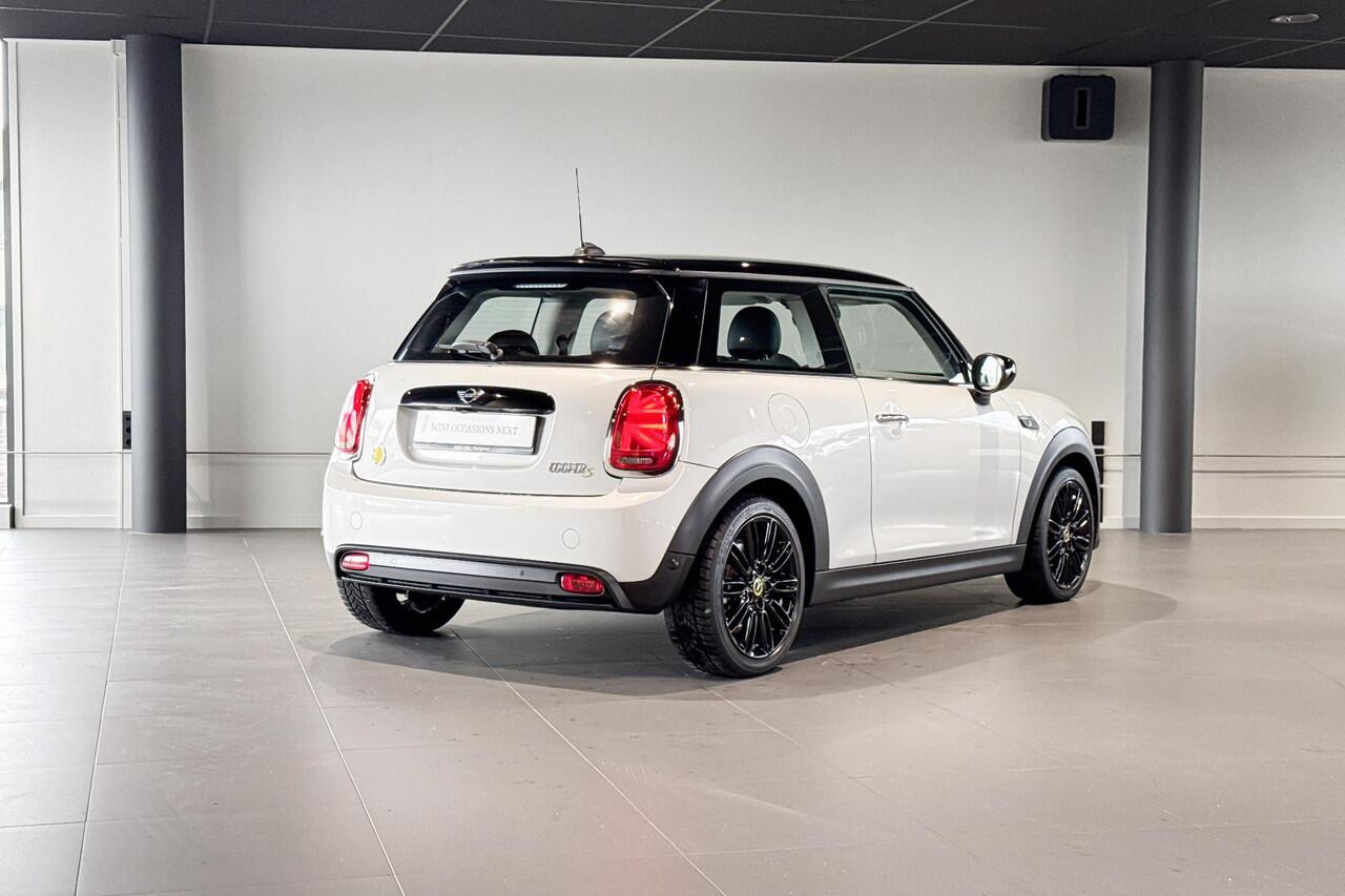 Mini Electric Classic | Stoelverwarming | Achteruitrijcamera | Driving Assistant Plus |