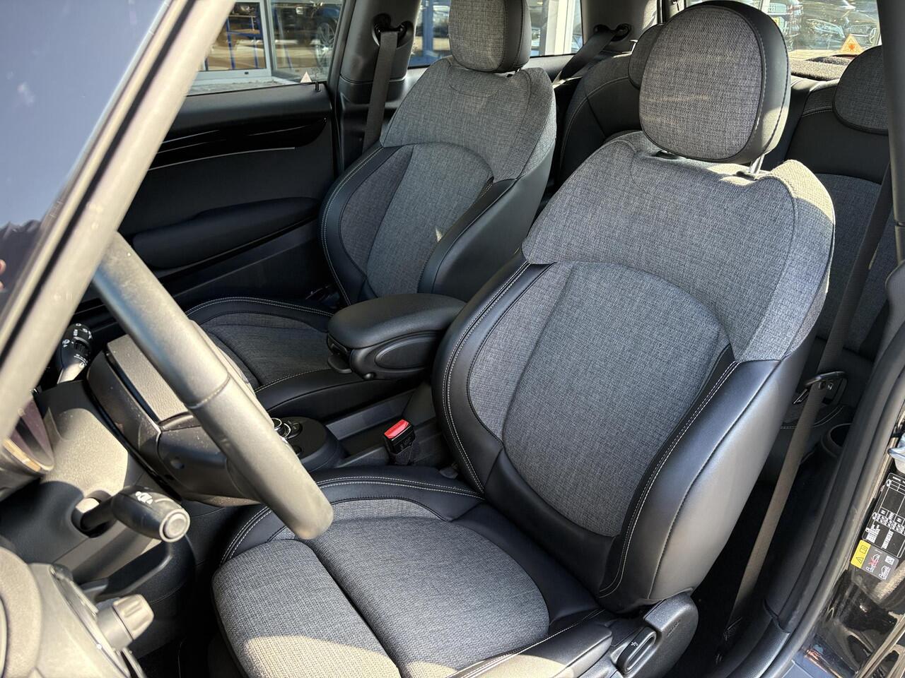 Mini Electric Mini Business Edition 33 kWh | PDC | Cruise Control | Climate Control | LED |