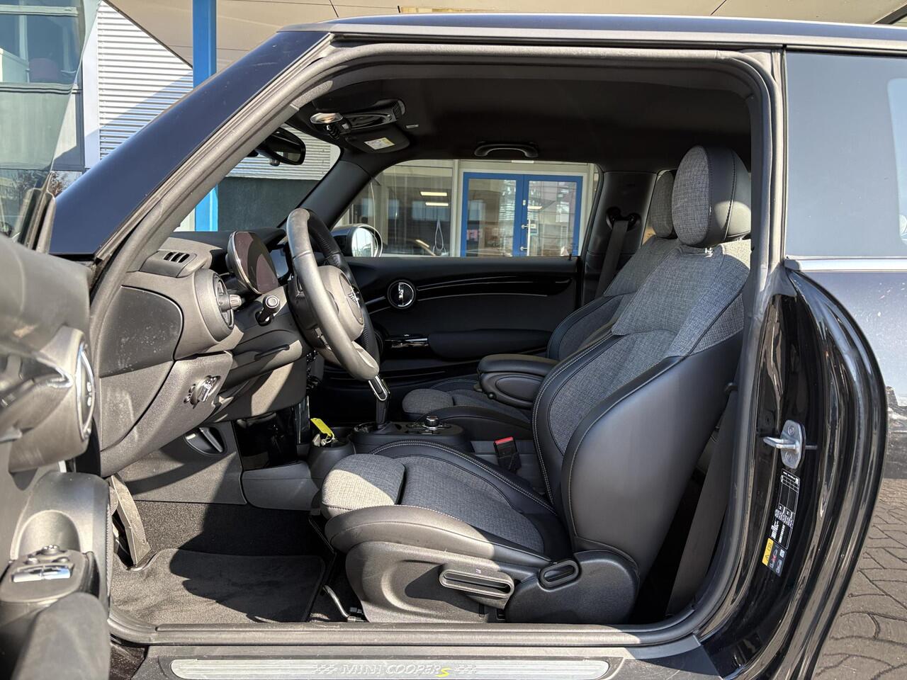 Mini Electric Mini Business Edition 33 kWh | PDC | Cruise Control | Climate Control | LED |