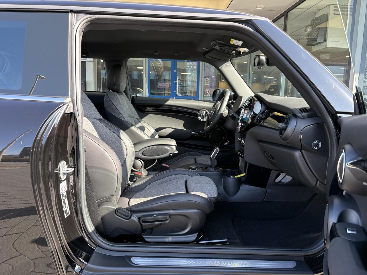 Mini Electric Mini Business Edition 33 kWh | PDC | Cruise Control | Climate Control | LED |