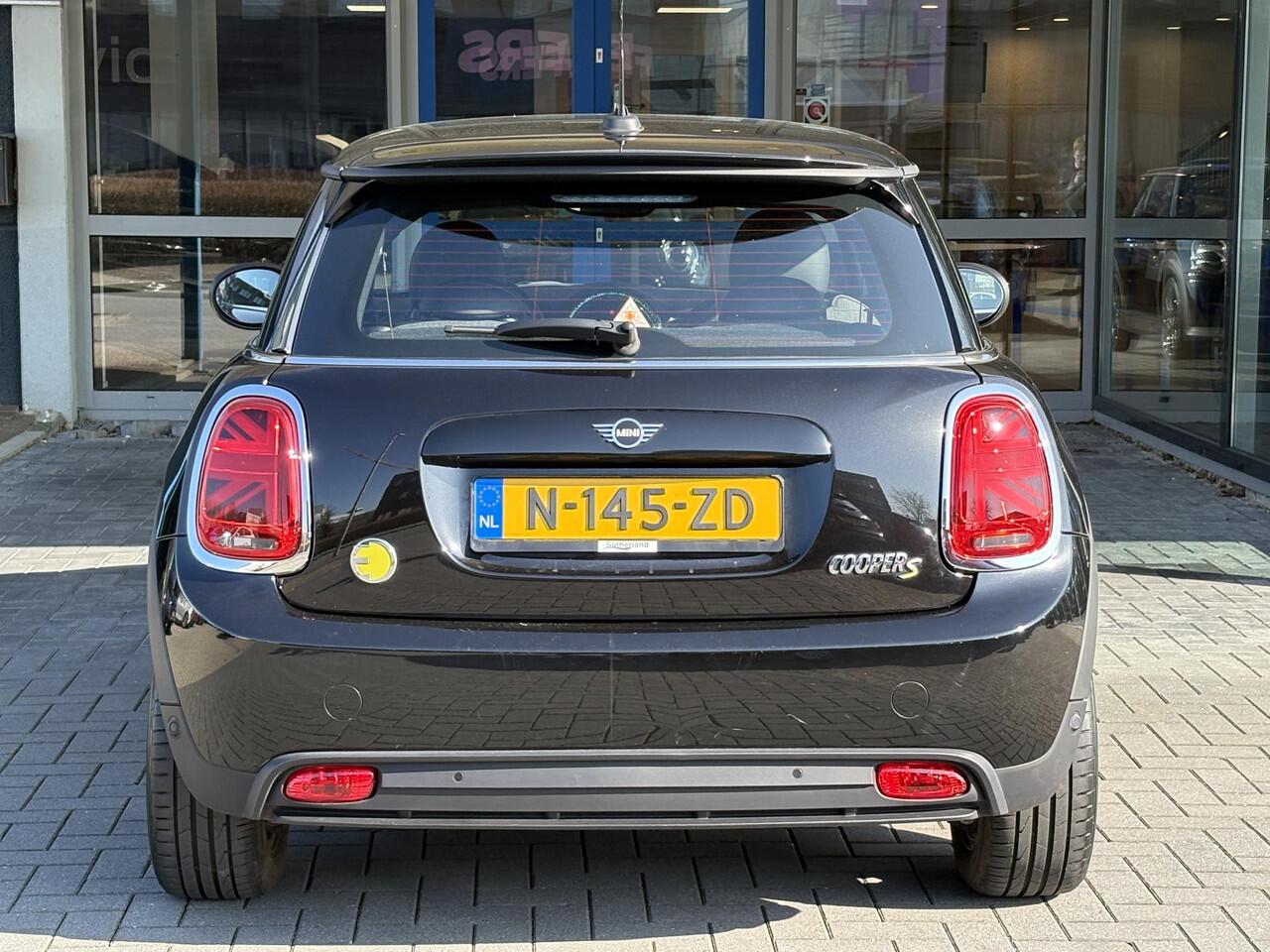 Mini Electric Mini Business Edition 33 kWh | PDC | Cruise Control | Climate Control | LED |