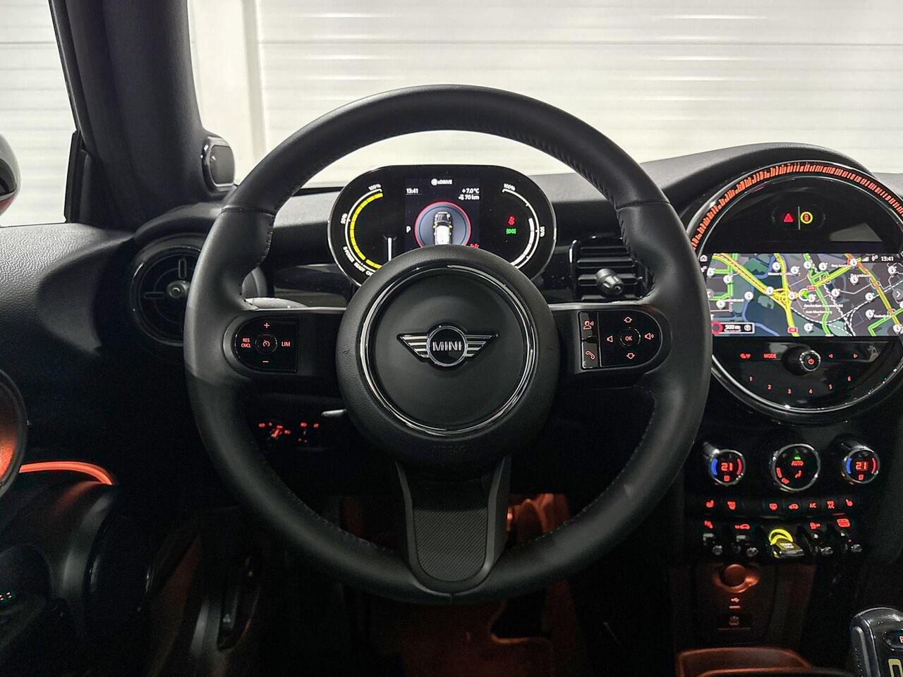 Mini Electric 3-deurs Camden Plus Edition | Panoramadak | Achteruitrijcamera | Harman Kardon