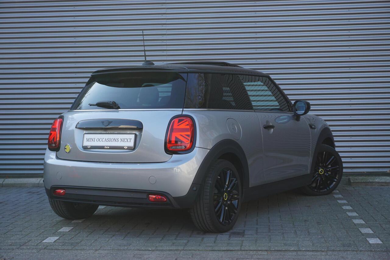 Mini Electric 3-deurs Cooper SE Camden Edition | Premium Plus Pakket | 17 inch LM Tentacle Spoke black | Glazen panoramadak | Elektrisch verwarmde voorstoelen