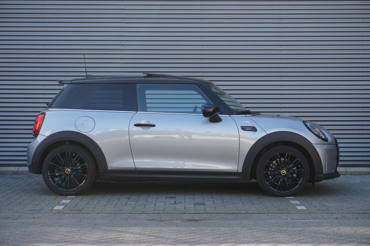 Mini Electric 3-deurs Cooper SE Camden Edition | Premium Plus Pakket | 17 inch LM Tentacle Spoke black | Glazen panoramadak | Elektrisch verwarmde voorstoelen