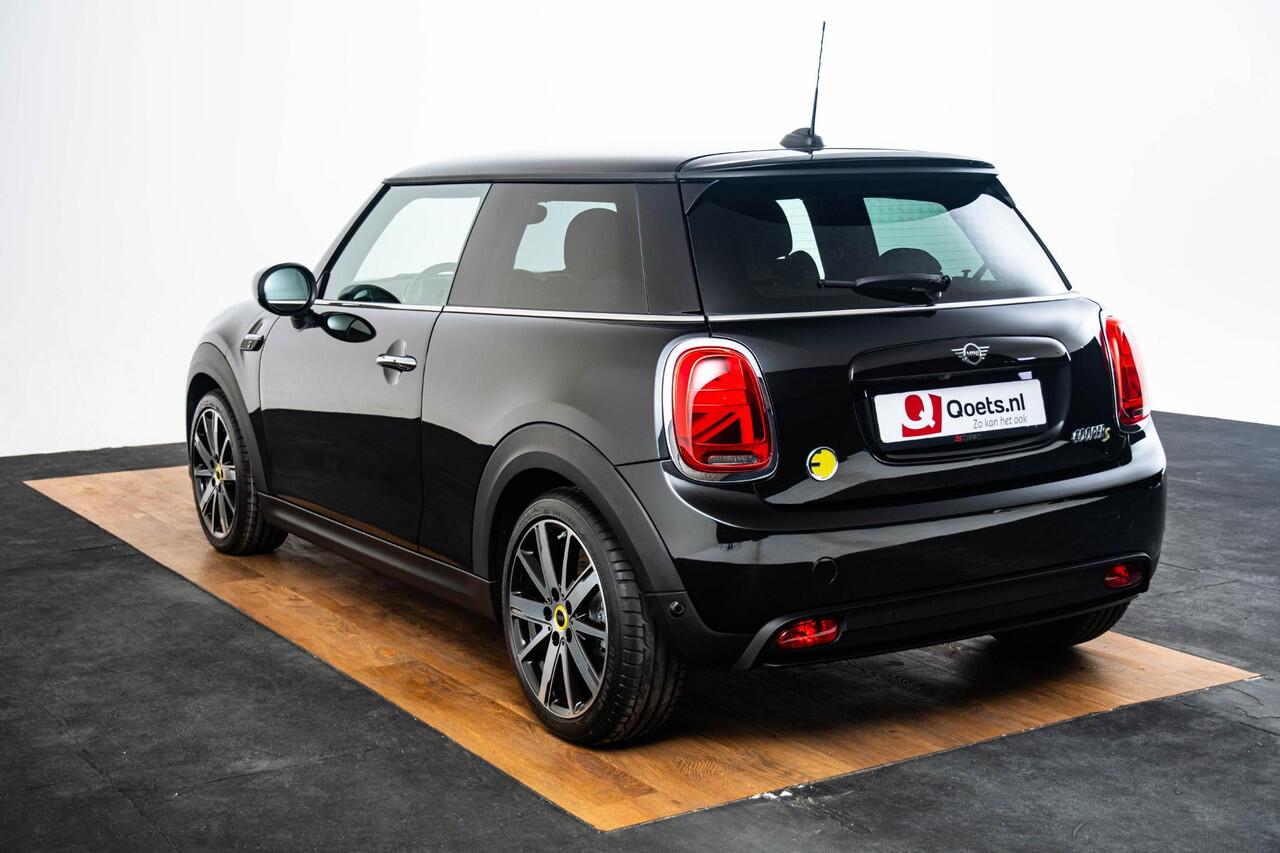 Mini Electric 33 kWh Cruise Control - Driving assistant - Comfort Access - Elektrisch inklapbare buitenspiegels - Elektrisch verwarmbare voorstoelen - Binnenlichtpakket - Warmtepomp - Regensensor