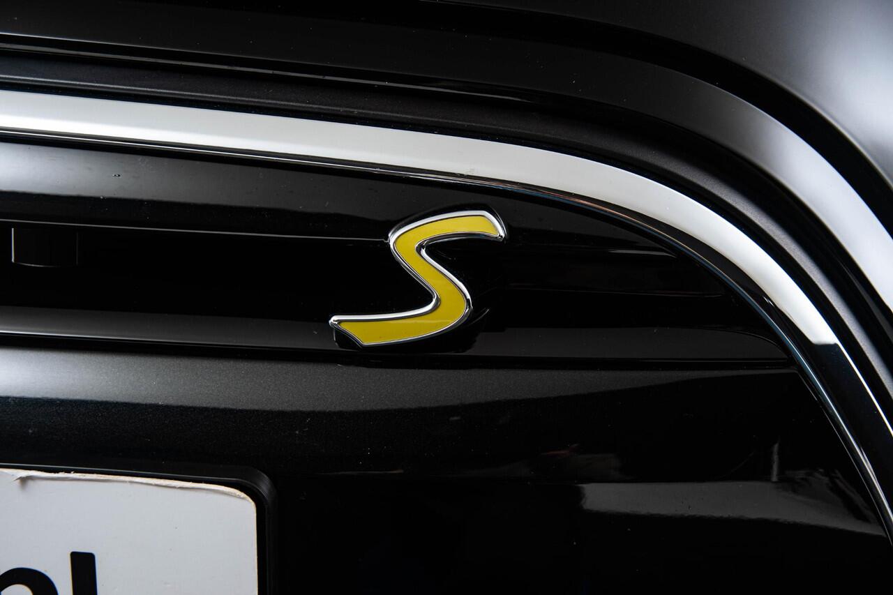 Mini Electric 33 kWh Cruise Control - Driving assistant - Comfort Access - Elektrisch inklapbare buitenspiegels - Elektrisch verwarmbare voorstoelen - Binnenlichtpakket - Warmtepomp - Regensensor