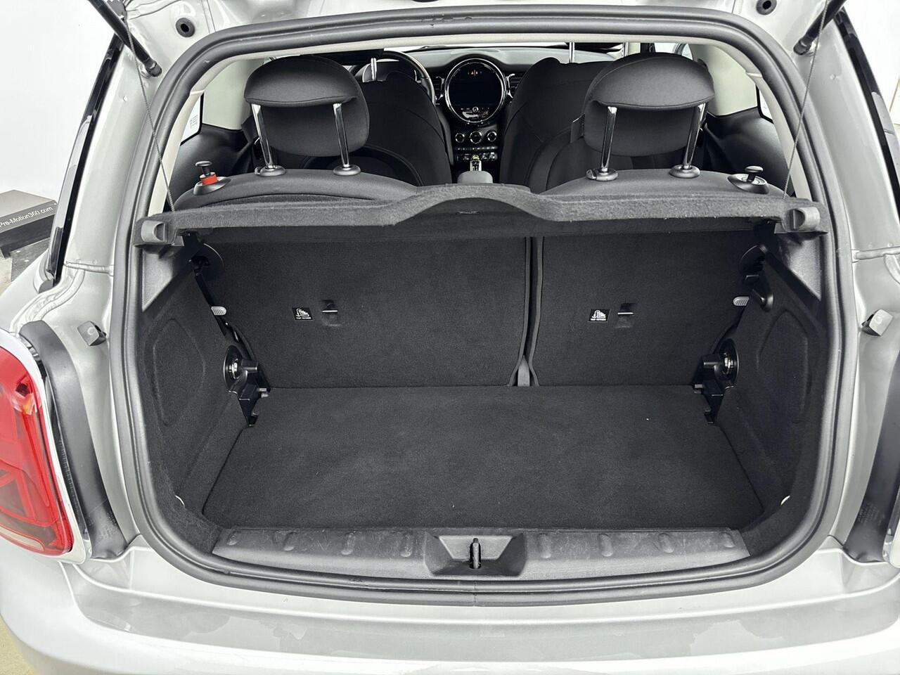 Mini Electric Mini Classic 33 kWh 184PK | Navigatie | Stoelverwarming | Parkeersensoren | Climate Control | Apple CarPlay & Android Auto