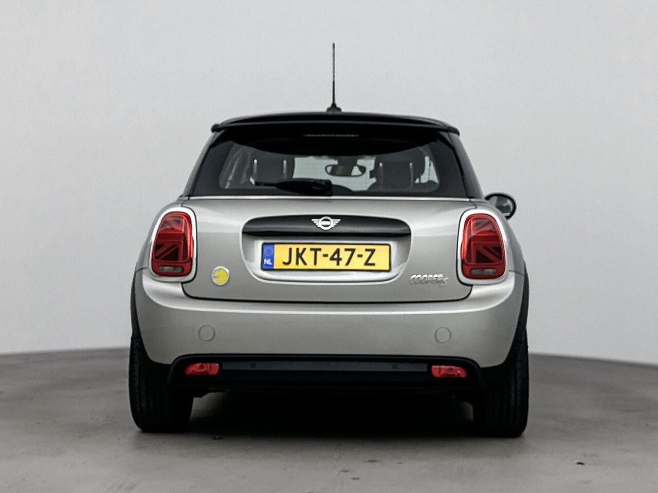 Mini Electric Mini Classic 33 kWh 184PK | Navigatie | Stoelverwarming | Parkeersensoren | Climate Control | Apple CarPlay & Android Auto