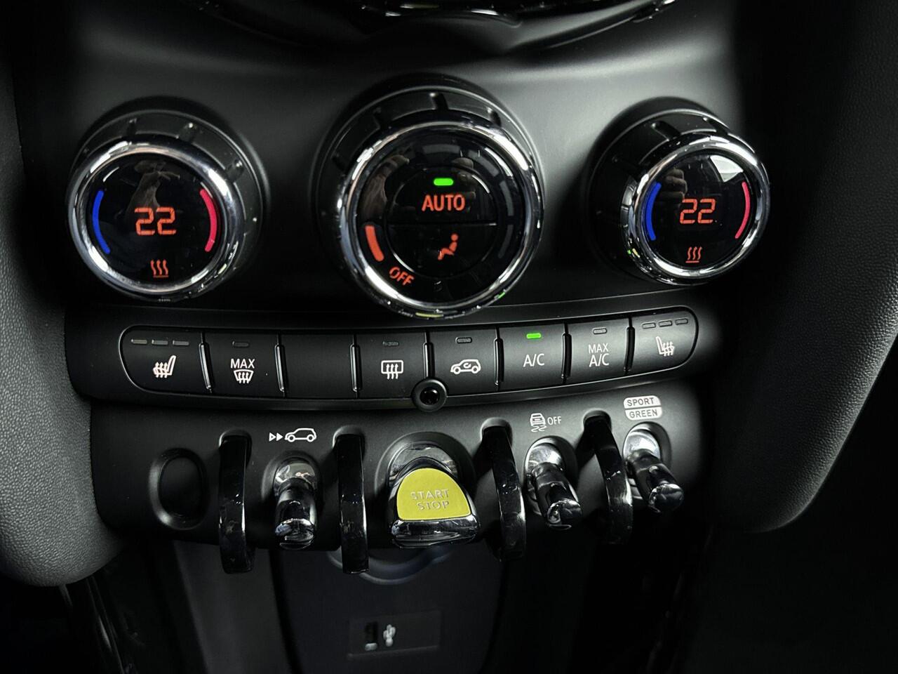 Mini Electric Mini Classic 33 kWh 184PK | Navigatie | Stoelverwarming | Parkeersensoren | Climate Control | Apple CarPlay & Android Auto