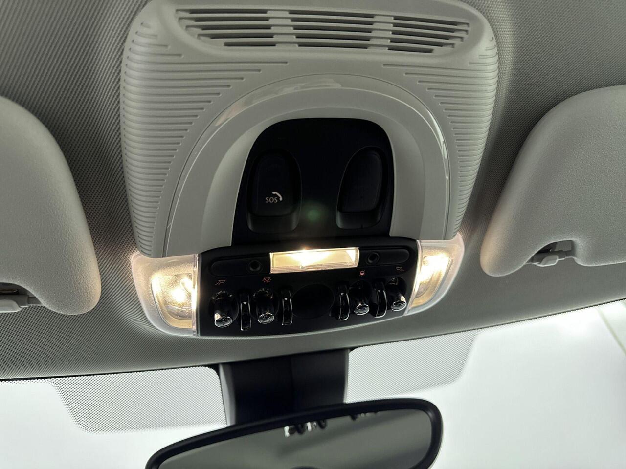 Mini Electric Mini Classic 33 kWh 184PK | Navigatie | Stoelverwarming | Parkeersensoren | Climate Control | Apple CarPlay & Android Auto