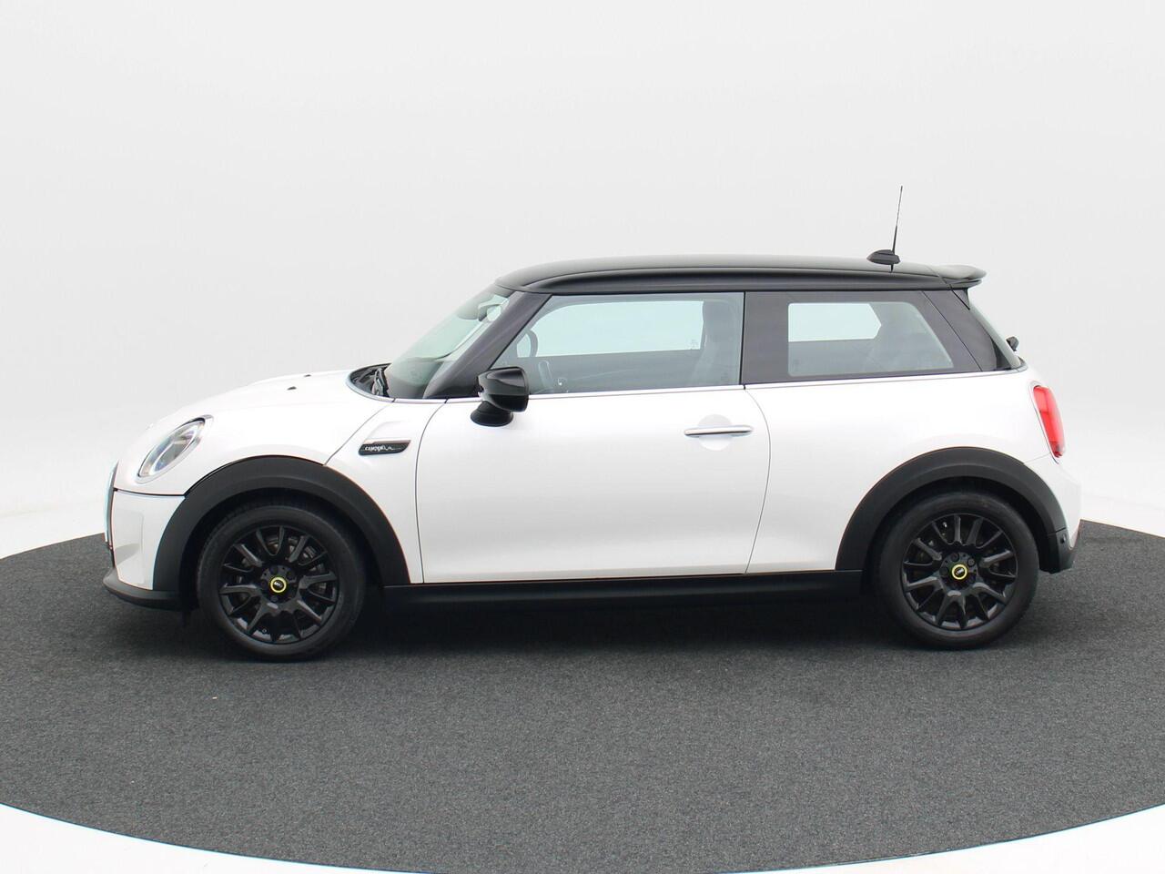 Mini Electric Mini Classic 33 kWh | Cruise Control | Stoelverwarming | Climate Control | Navigatie | CarPlay | Parkeersensoren | 26.956 Km!!