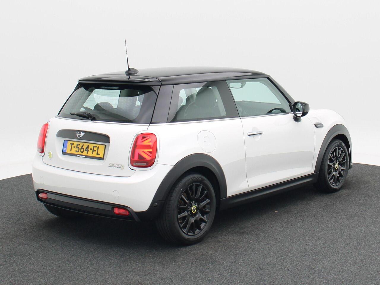 Mini Electric Mini Classic 33 kWh | Cruise Control | Stoelverwarming | Climate Control | Navigatie | CarPlay | Parkeersensoren | 26.956 Km!!