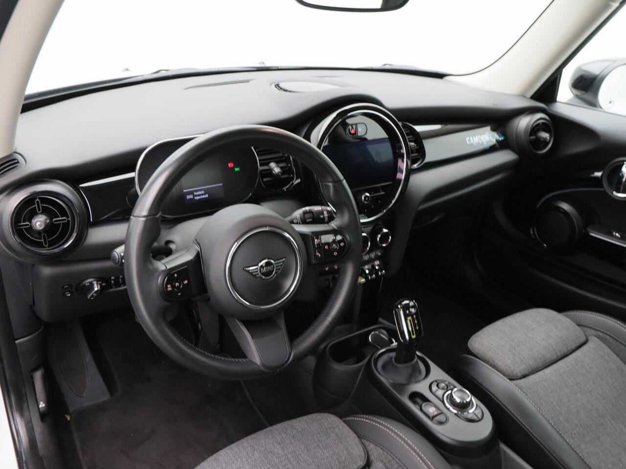 Mini Electric Mini Classic 33 kWh | Cruise Control | Stoelverwarming | Climate Control | Navigatie | CarPlay | Parkeersensoren | 26.956 Km!!