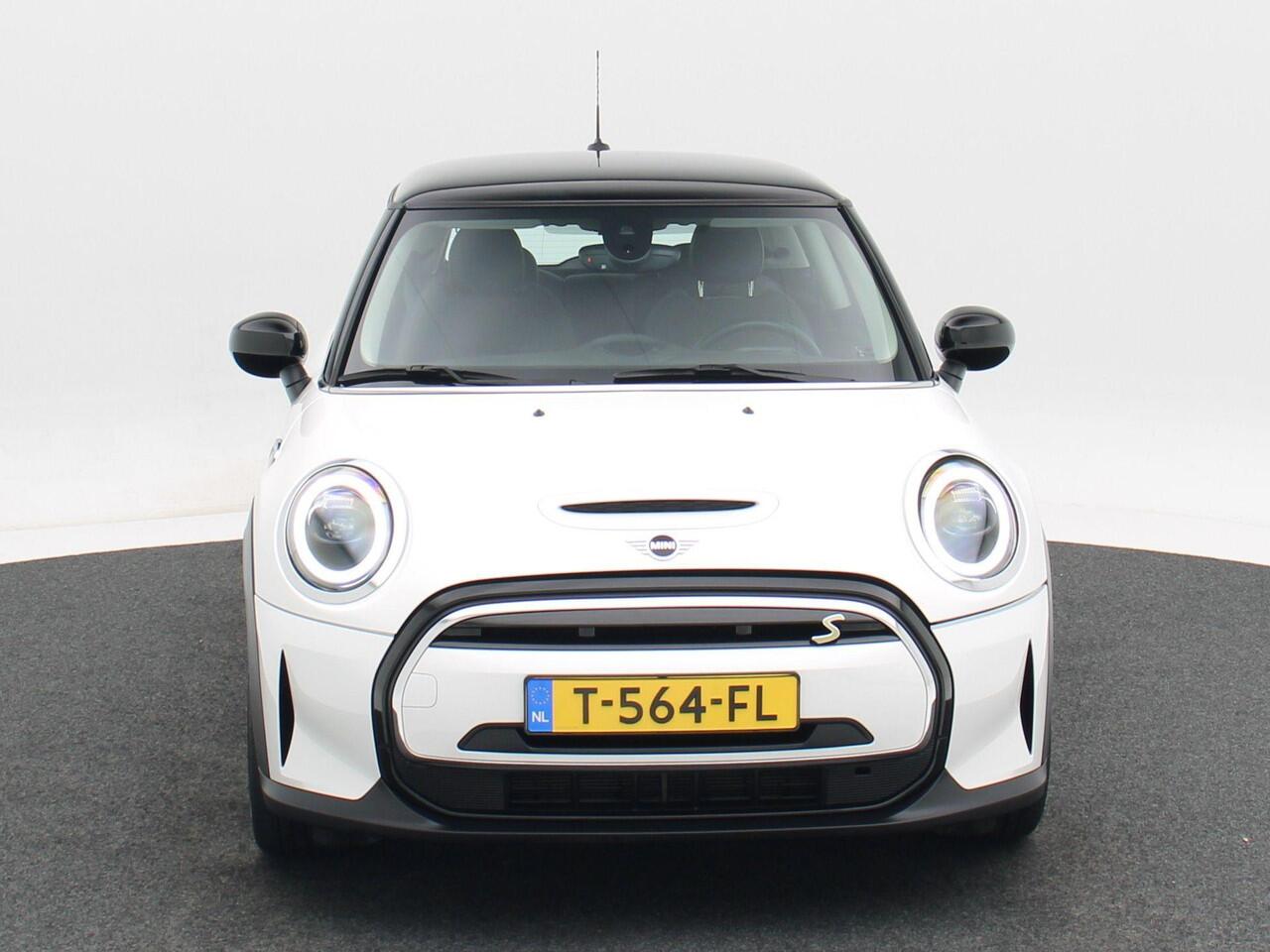 Mini Electric Mini Classic 33 kWh | Cruise Control | Stoelverwarming | Climate Control | Navigatie | CarPlay | Parkeersensoren | 26.956 Km!!