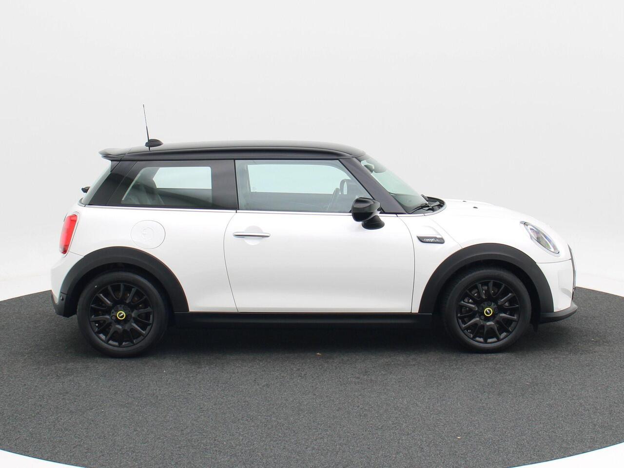 Mini Electric Mini Classic 33 kWh | Cruise Control | Stoelverwarming | Climate Control | Navigatie | CarPlay | Parkeersensoren | 26.956 Km!!
