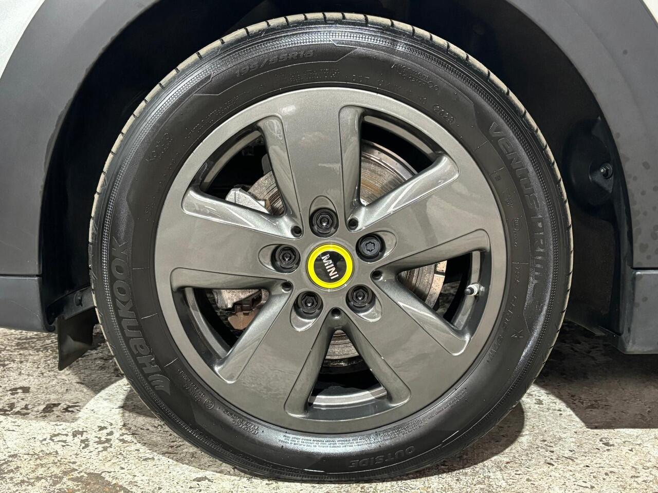 Mini Electric Mini Essential 33 kWh | LED | Apple Carplay | Stoelverwarming | Fabrieksgarantie | 1e eigenaar | BTW |