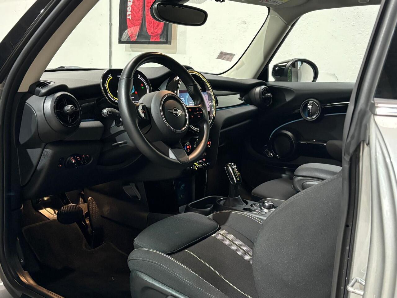 Mini Electric Mini Essential 33 kWh | LED | Apple Carplay | Stoelverwarming | Fabrieksgarantie | 1e eigenaar | BTW |