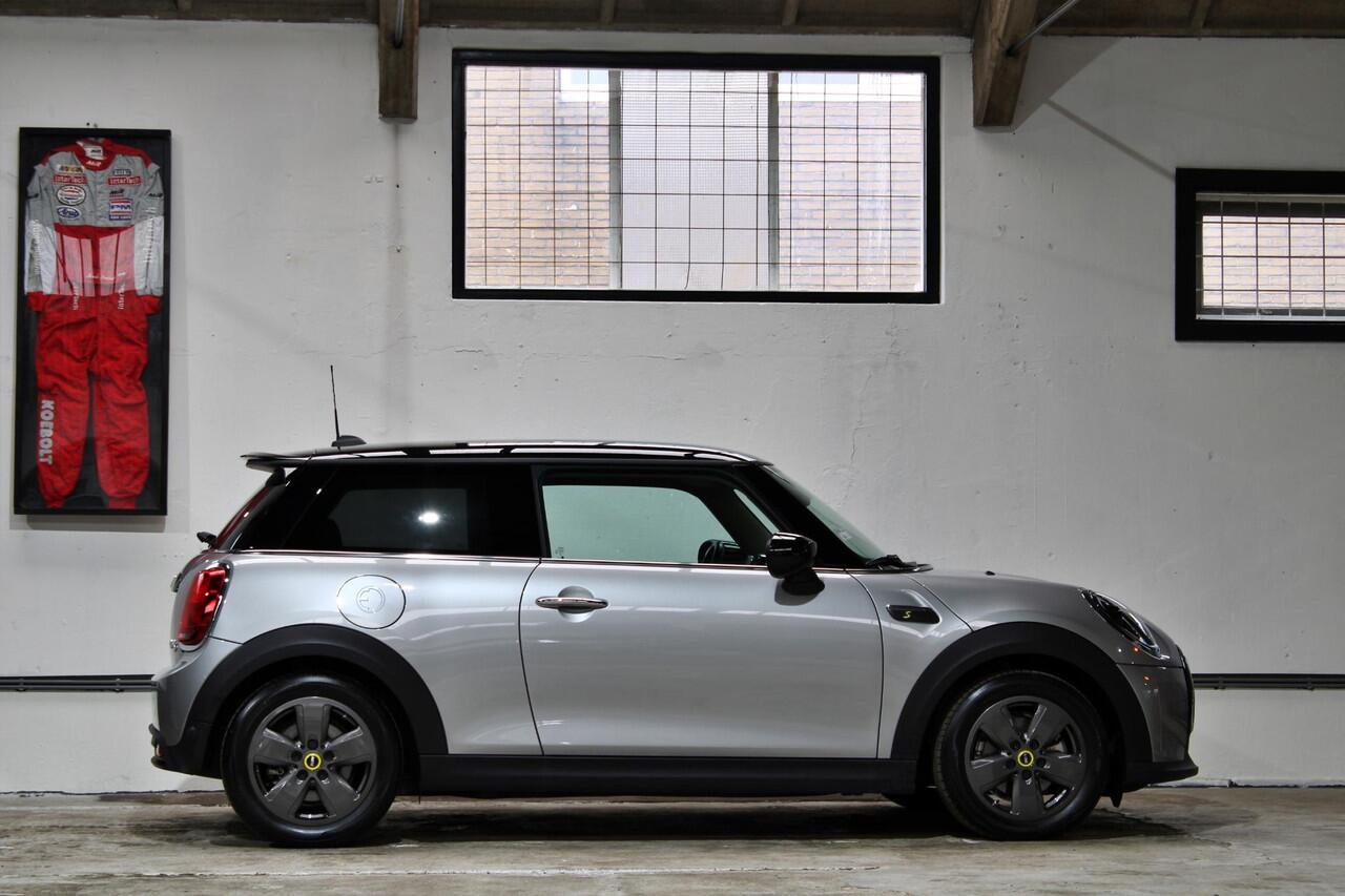 Mini Electric Mini Essential 33 kWh | LED | Apple Carplay | Stoelverwarming | Fabrieksgarantie | 1e eigenaar | BTW |