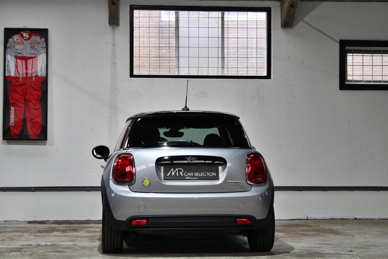 Mini Electric Mini Essential 33 kWh | LED | Apple Carplay | Stoelverwarming | Fabrieksgarantie | 1e eigenaar | BTW |