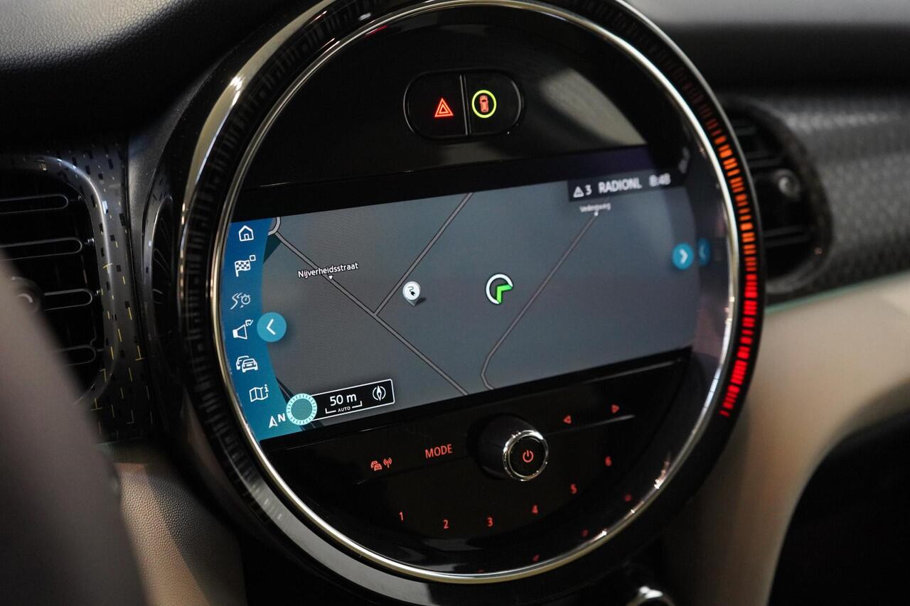 Mini Electric Mini Classic 33 kWh | Zwart optiek | Navigatie | Stoelverwarming | Privacy Glass