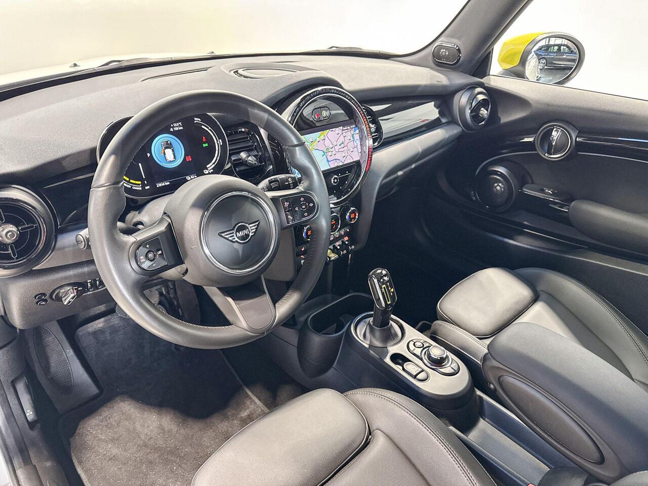 Mini Electric Camden Plus Edition 33 kWh | Schuifdak | Stoelverwarming | Achteruit rij camera