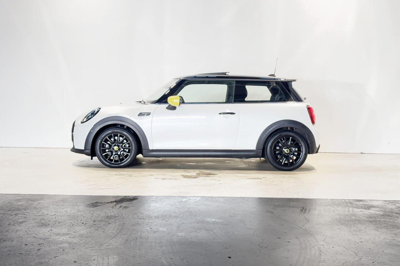 Mini Electric Camden Plus Edition 33 kWh | Schuifdak | Stoelverwarming | Achteruit rij camera