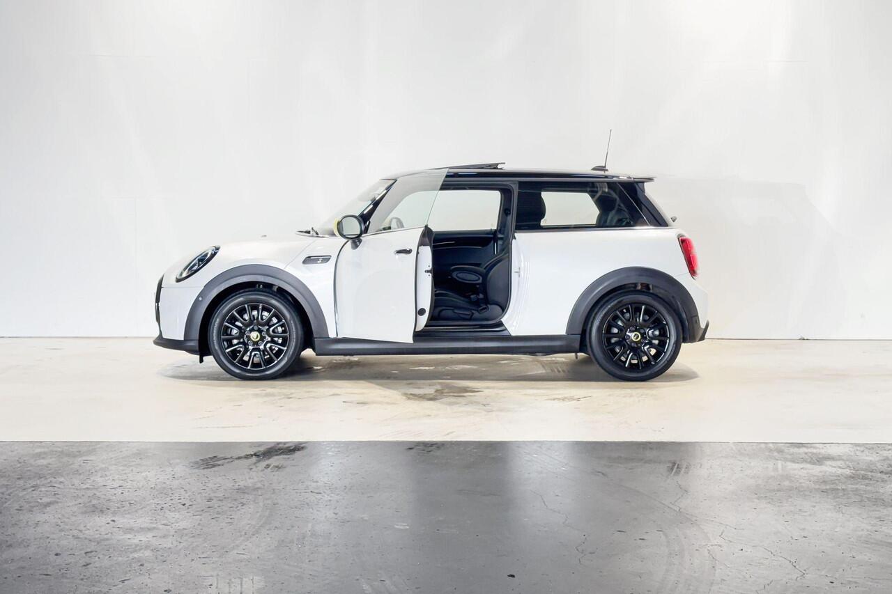 Mini Electric Camden Plus Edition 33 kWh | Schuifdak | Stoelverwarming | Achteruit rij camera