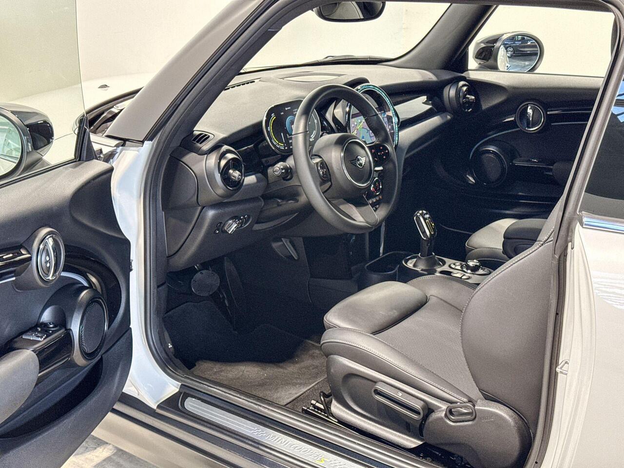 Mini Electric Essential 33 kWh
