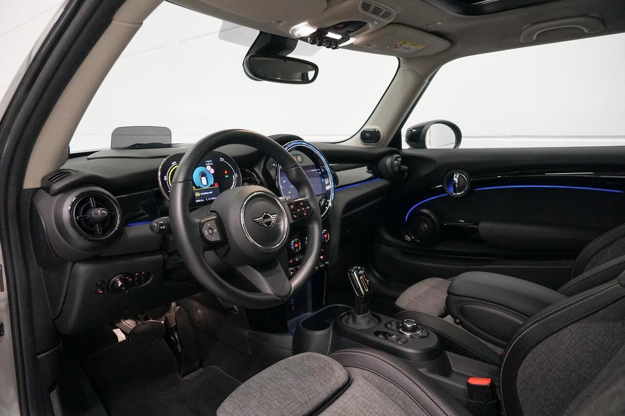 Mini Electric Mini 33 kWh Panoramadak | Harman Kardon | Camera | Warmtepomp