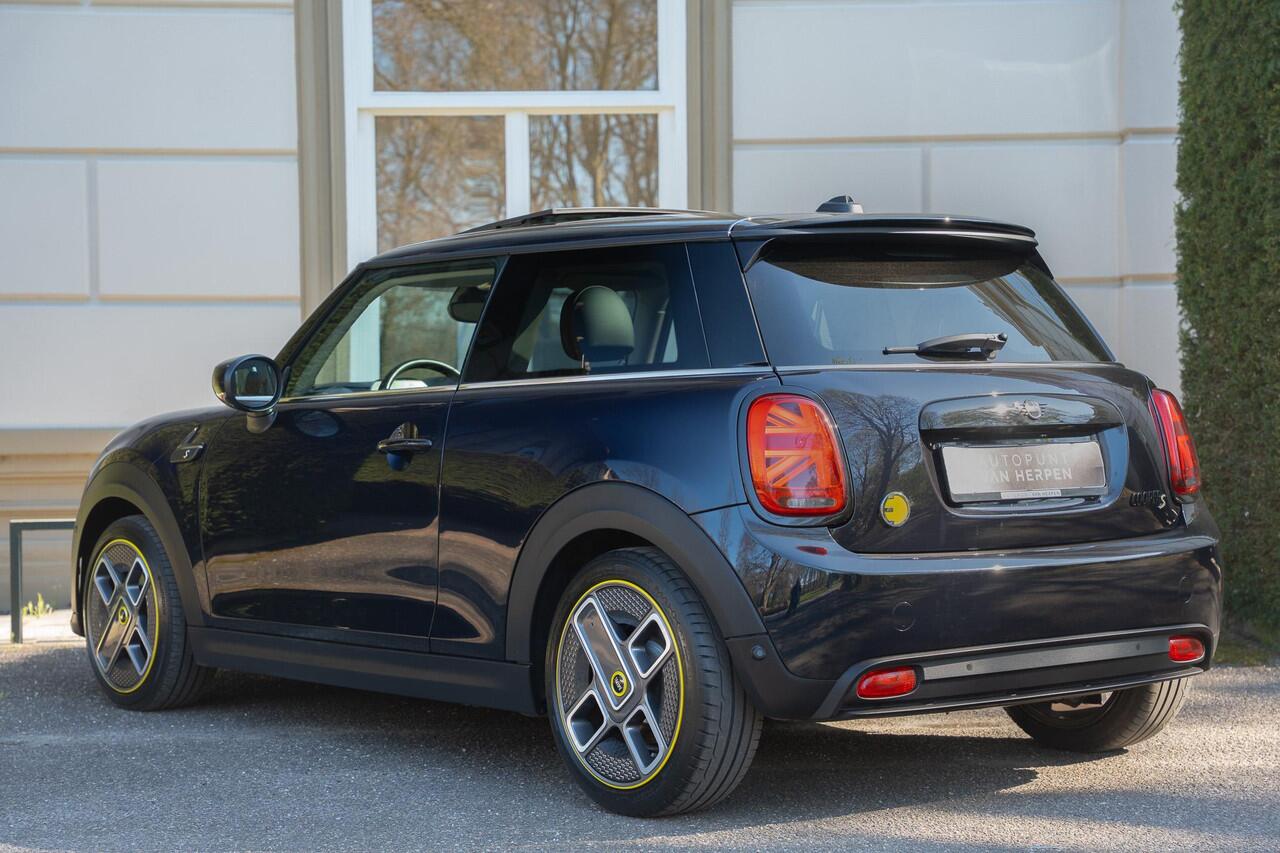 Mini Electric Mini Classic 33 kWh PANO | H&K | HUD | LEDER | CAMERA | STUURVERW | FULL OPTION
