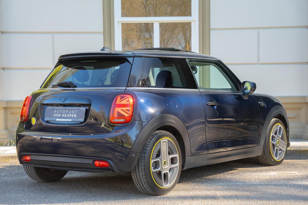 Mini Electric Mini Classic 33 kWh PANO | H&K | HUD | LEDER | CAMERA | STUURVERW | FULL OPTION