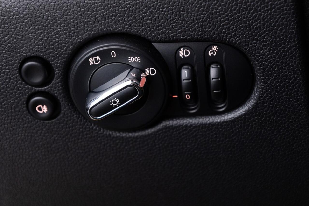 Mini Electric Mini Yours 33 kWh *SOH 97%* PANORAMADAK | LEDER | harman/kardon *BEVRIJDINGSDAG 05 mei OPEN!*
