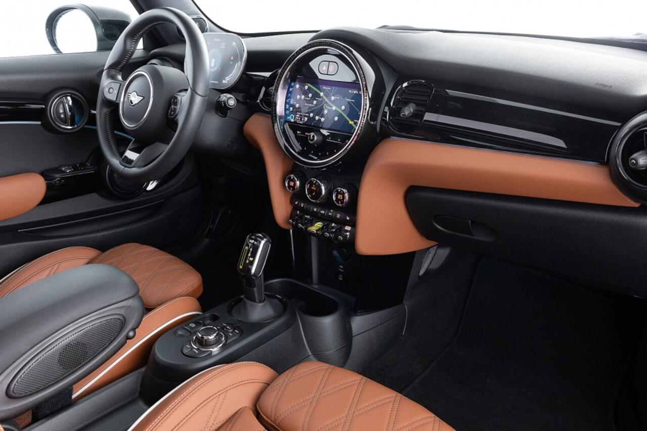 Mini Electric Mini Yours 33 kWh *SOH 97%* PANORAMADAK | LEDER | harman/kardon *BEVRIJDINGSDAG 05 mei OPEN!*